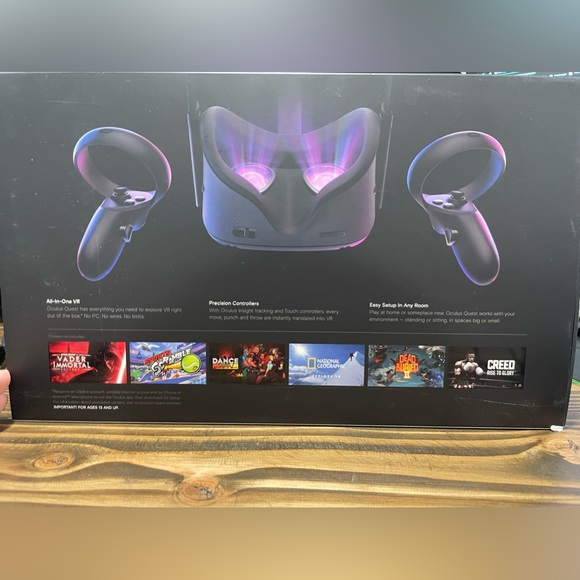 Oculus Quest 128 Gigabytes and Travel Case - Picture 2 of 11